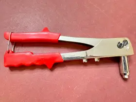 2013837 Ace Riveter With Three Nose Pieces And Wrench Pre-owned