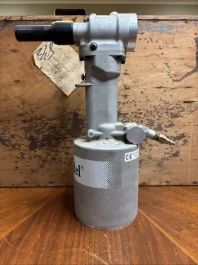 07220 Avdel Hydro-pneumatic Rivet Gun