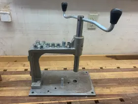 8002-002 Cedarburg Hand Tapper