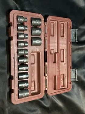 H83000847 Matco Tools 613364106686 13 Piece Socket Set
