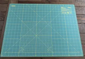 9881 Olfa Self Herling Rotary Cutting Mat 18in/po X 24in/po